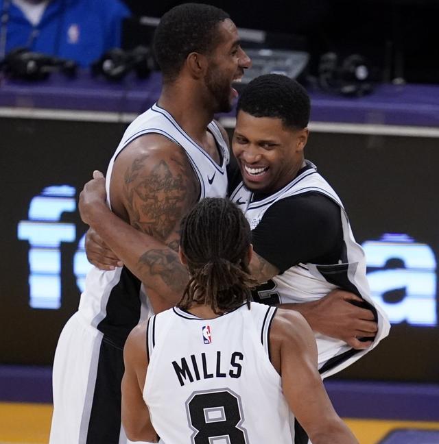 当两个篮球 当两个篮球