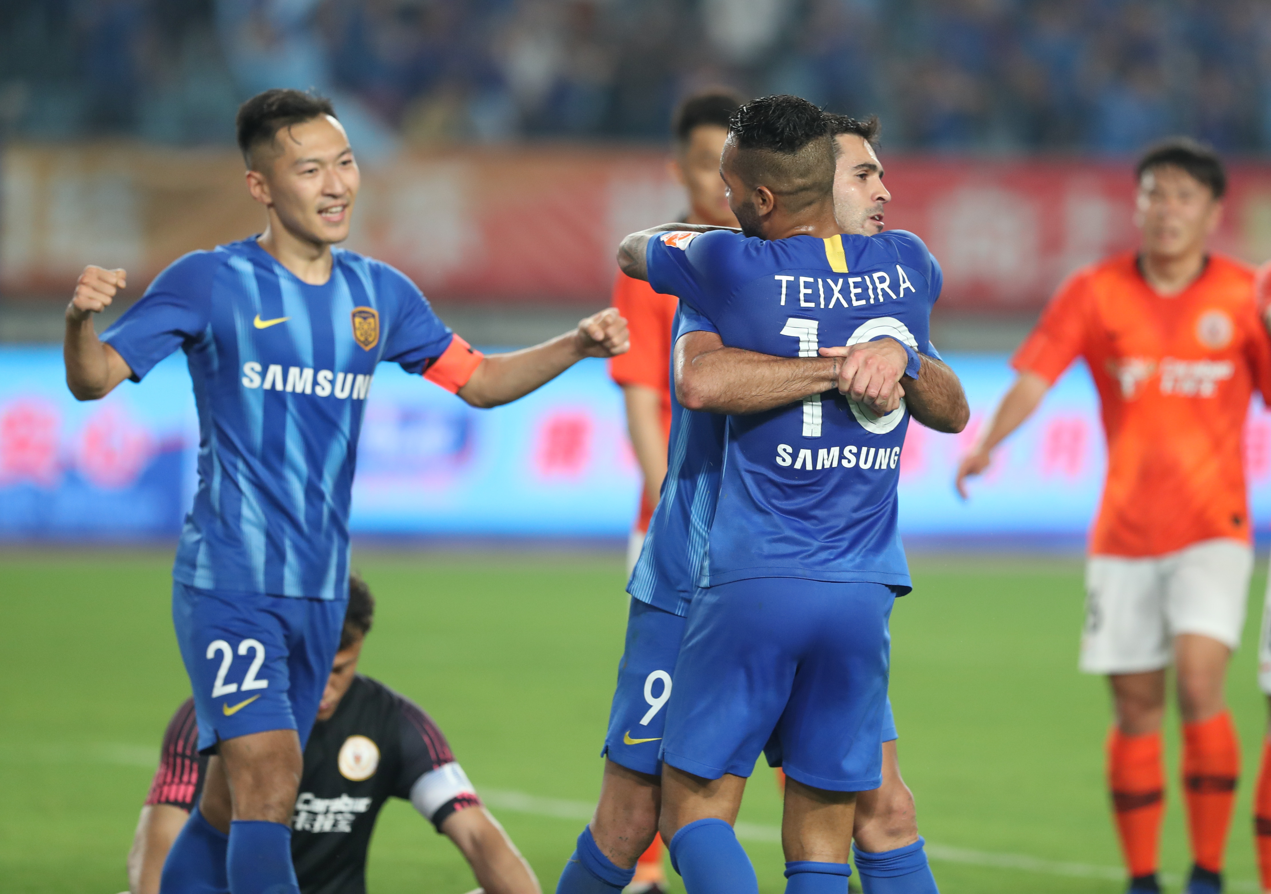 球队立刻拿 球队立刻拿